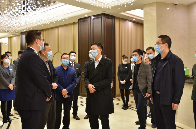 荣县县委书记郑小清到县内部分企业调研指导工作